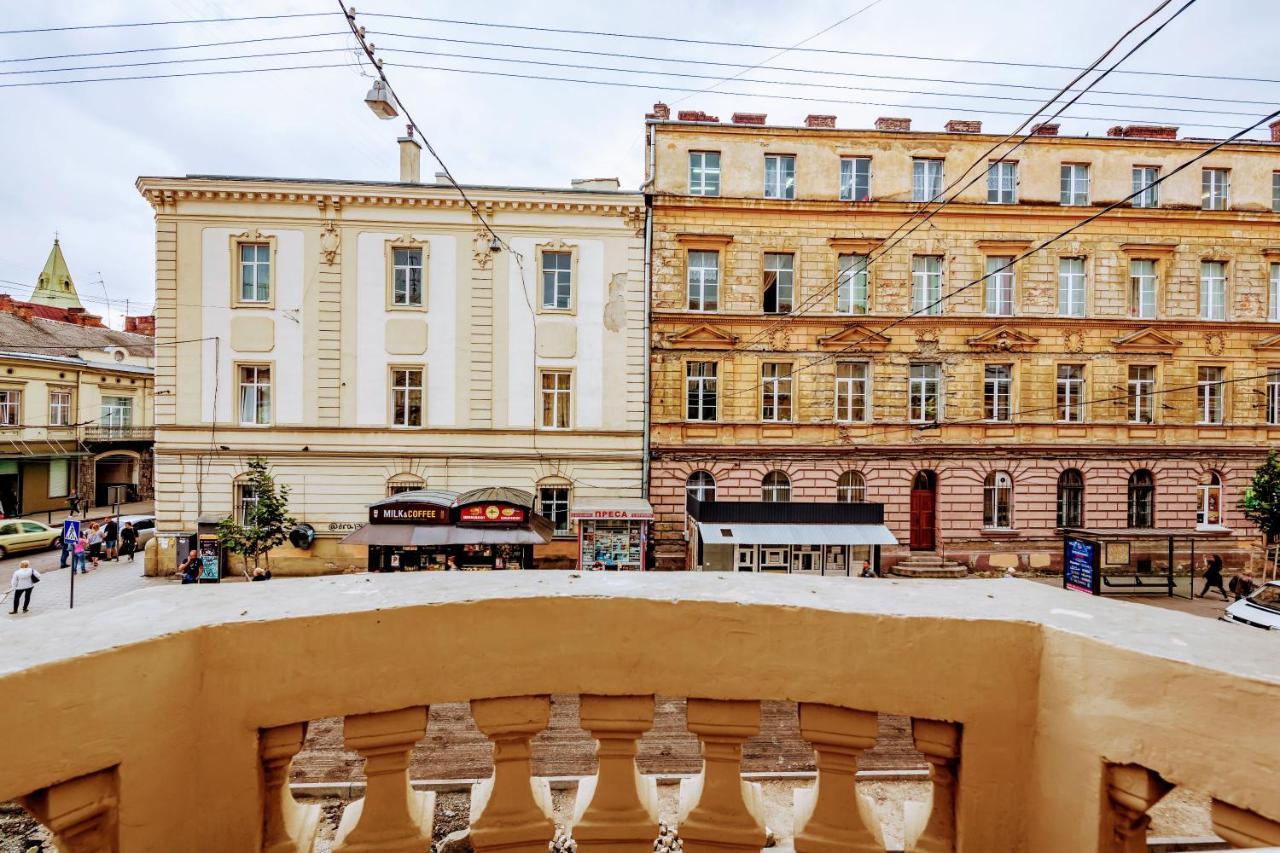 Family Apartments In Lviv Center With Balcony Ngoại thất bức ảnh